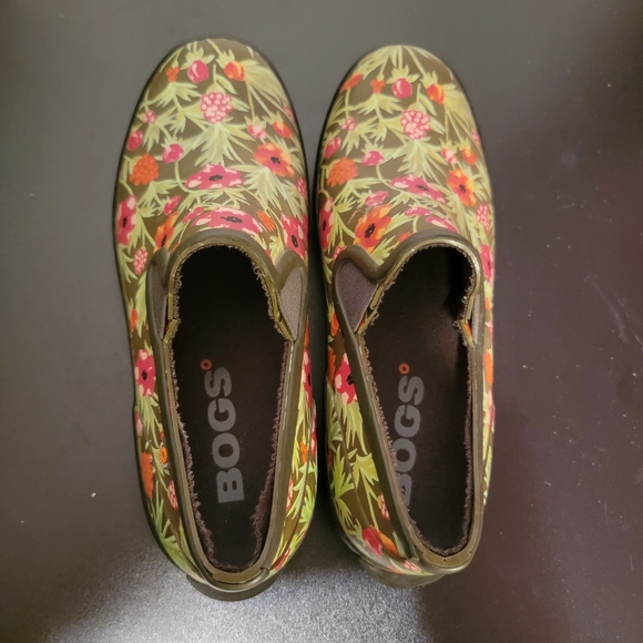 Bogs Shoes - BOGS patch slip vine floral rain slip on clogs